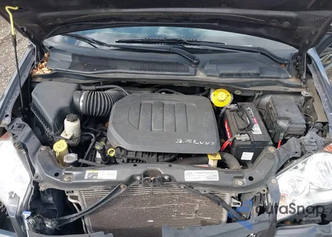 2016 Chrysler Town & Country Touring z USA, uszkodzony, nr VIN 2C4RC1BG3GR166480